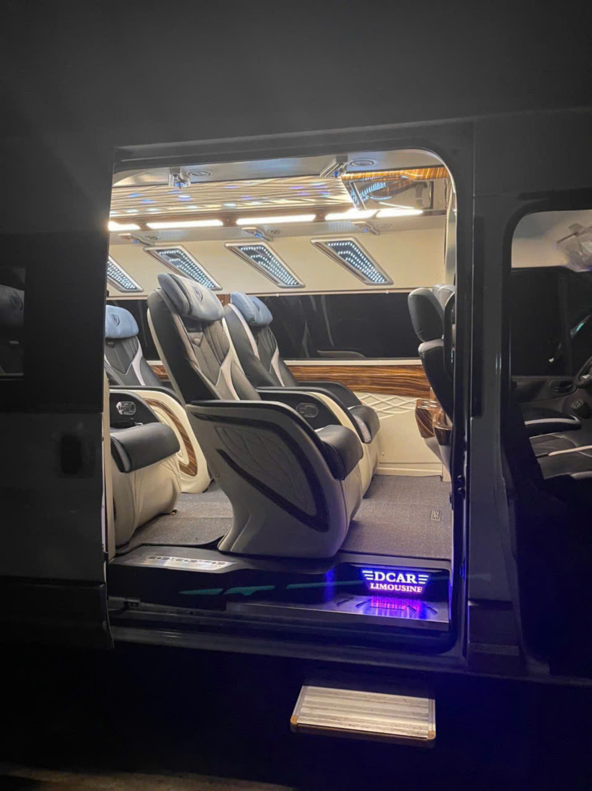 Xe Limousine Đà Nẵng đi Huế 9 chổ đưa đón tận nhà