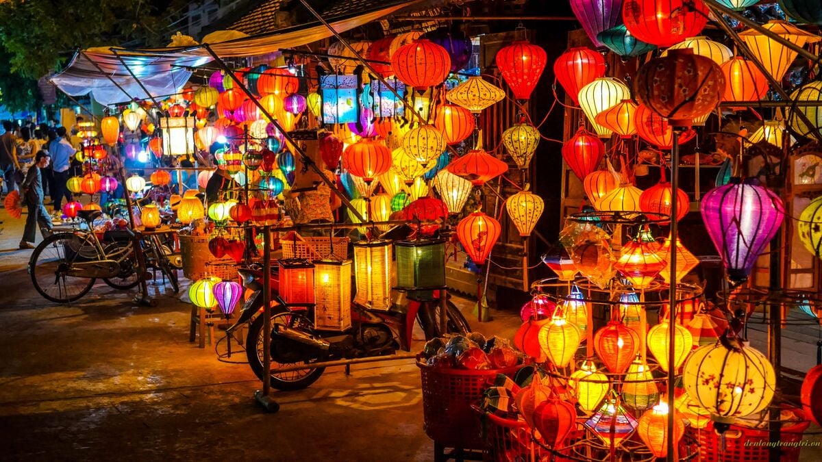 Ấn tượng vẻ đẹp lung linh phố cổ Hội An về đêm