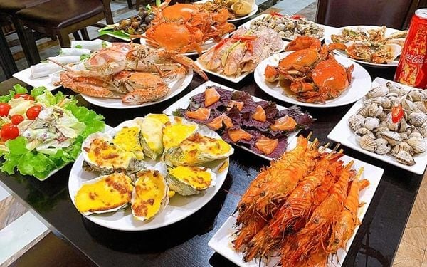 Thưởng thức hải sản tươi ngon tại phố biển Đà Nẵng